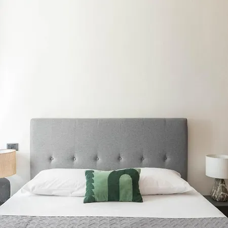 Apartment Iflat Pantheon's Roomy And Friendly Rome