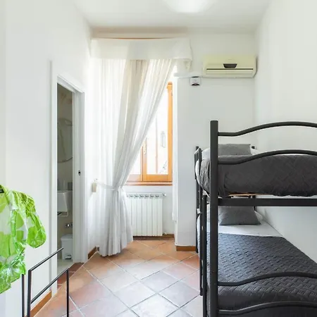 Iflat Pantheon's Roomy And Friendly Appartement