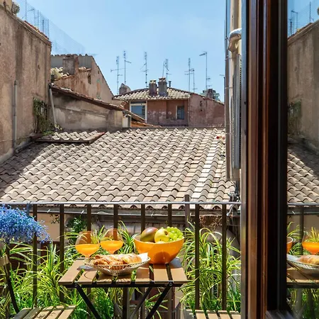 Iflat Pantheon's Roomy And Friendly Apartment Rome