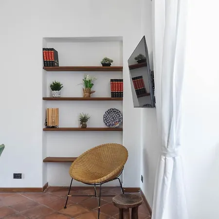 Apartment Iflat Pantheon's Roomy And Friendly