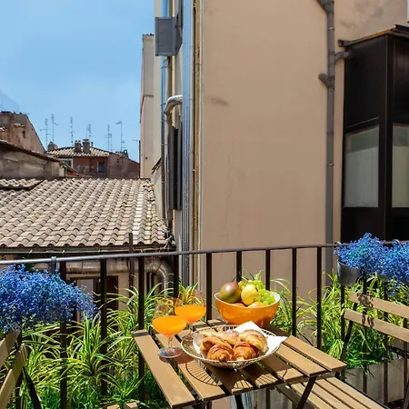 Iflat Pantheon's Roomy And Friendly Rome