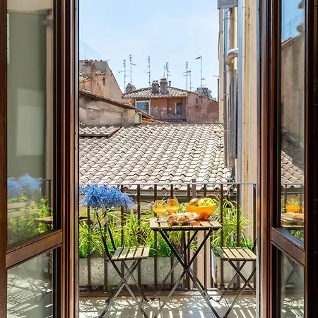 Iflat Pantheon's Roomy And Friendly Apartment *